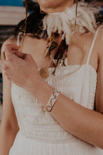Load image into Gallery viewer, beaded floral bracelet