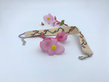 Load image into Gallery viewer, beaded floral bracelet