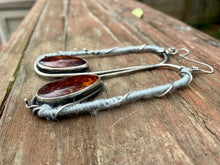 Load image into Gallery viewer, yarn and amber earrings