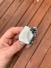 Load image into Gallery viewer, ring with ceramic river glass & cast flower detail